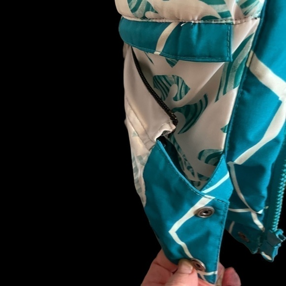 Billabong Ladies Ski Jacket - Size Small - I take a Medium and it fits me. - Picture 8 of 13